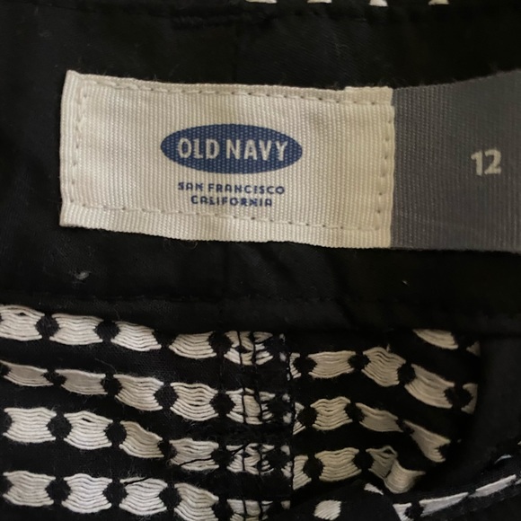 Old Navy 3.5” 12 Shorts - Picture 3 of 5